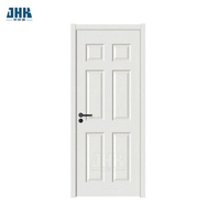 Белая 6-панельная внутренняя дверь спальни дома